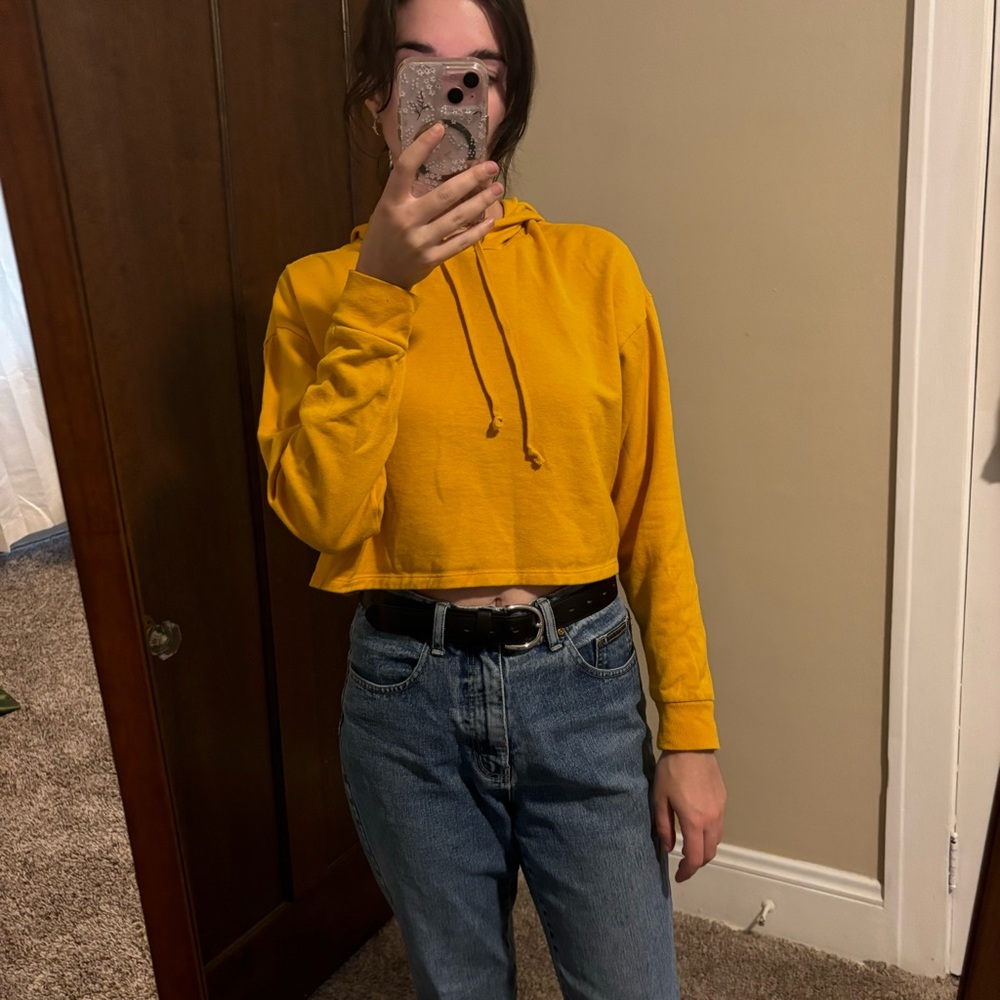 DIVIDED Medium Mustard Cropped Sweatshirt Top